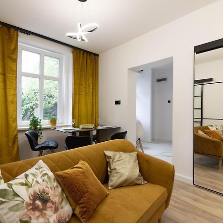 Апартаменты Klimatyczny Apartament Wroclawska Бытом Экстерьер фото